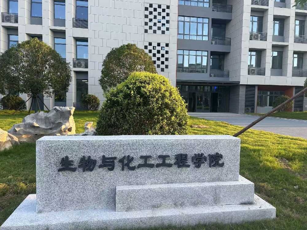 武宣县扬州职业大学体育场高杆灯项目
